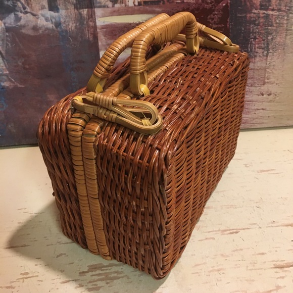 Vintage Doll wicker suitcase - Picture 2 of 9